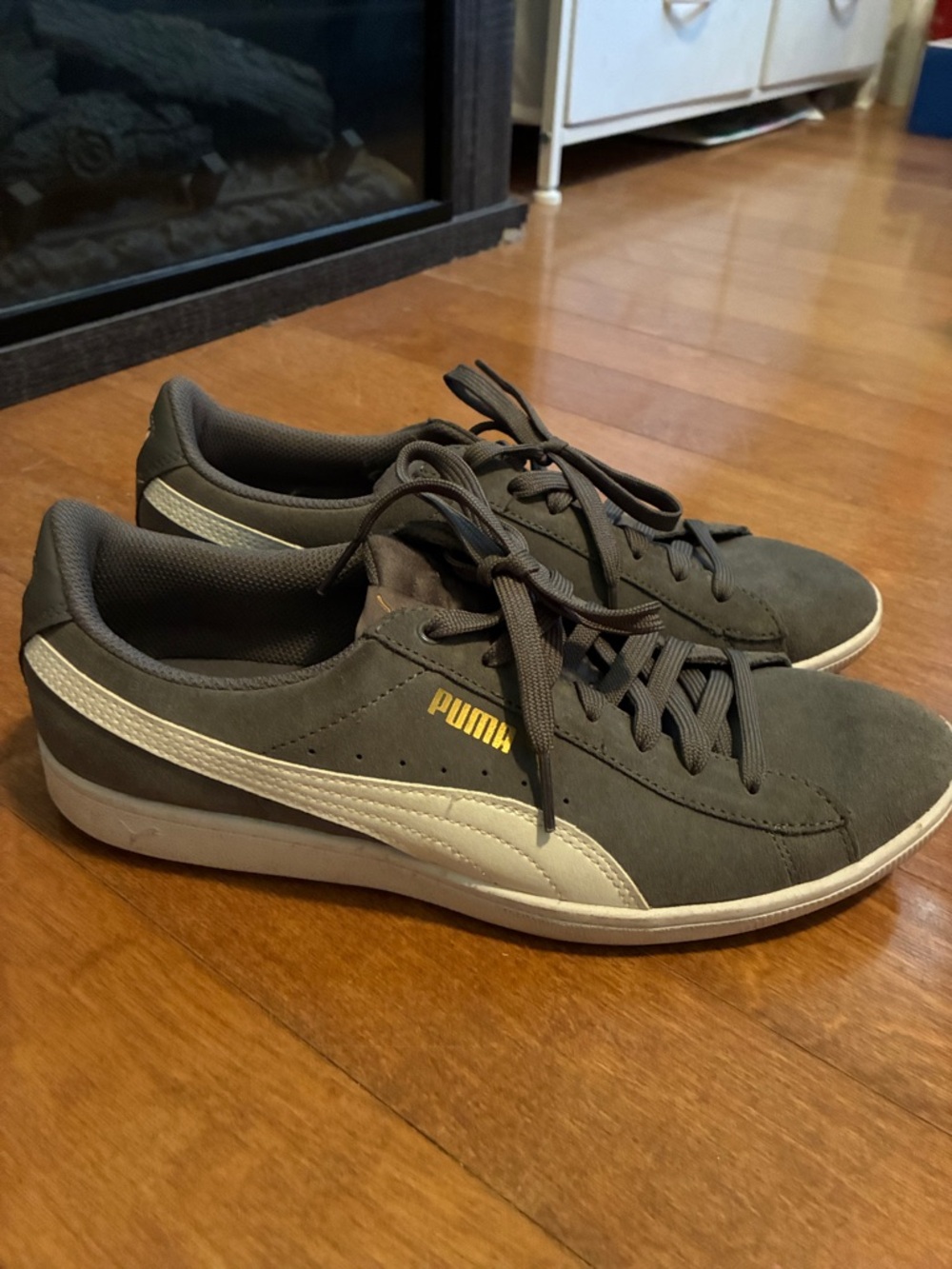 Puma woman’s Gray and White Low-Top Suede Sneakers